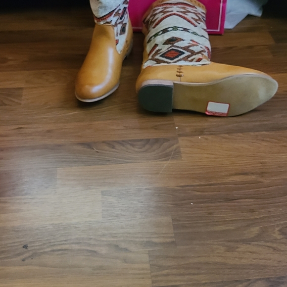 Wanted Navajo.mid calf boots - Picture 2 of 4